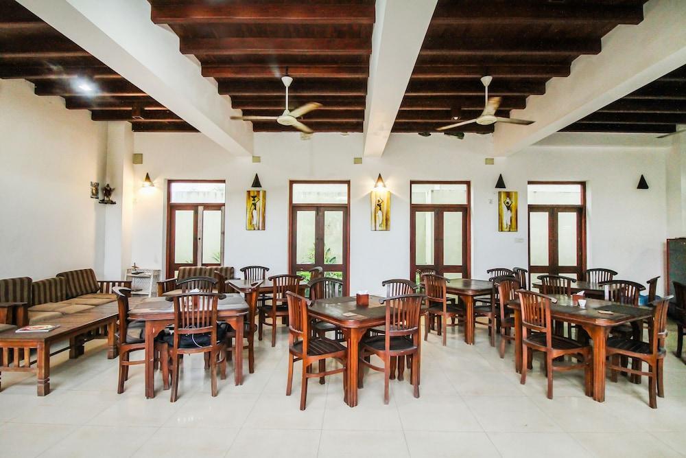 נגומבו Ceylonica Beach Hotel מראה חיצוני תמונה